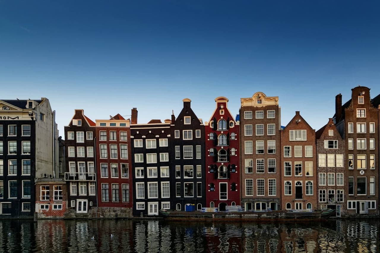 The leaning canal houses of the Old Centre
